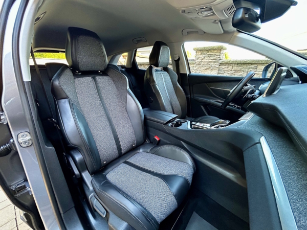 Peugeot 3008 1.2 PureTech Allure EAT6 - Image 17