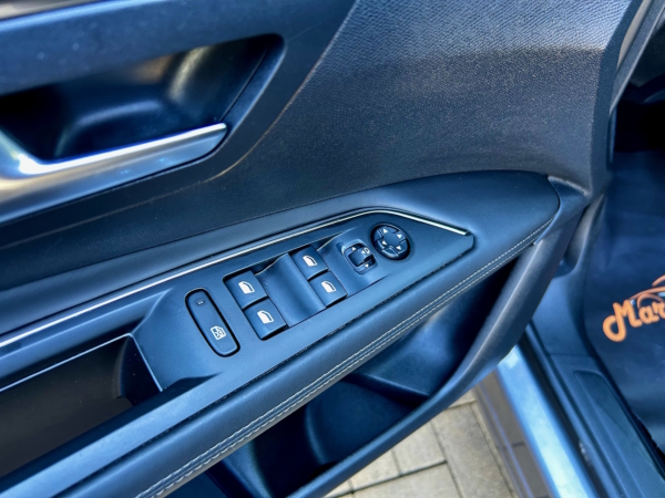 Peugeot 3008 1.2 PureTech Allure EAT6 - Image 20