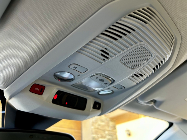 Peugeot 3008 1.2 PureTech Allure EAT6 - Image 37