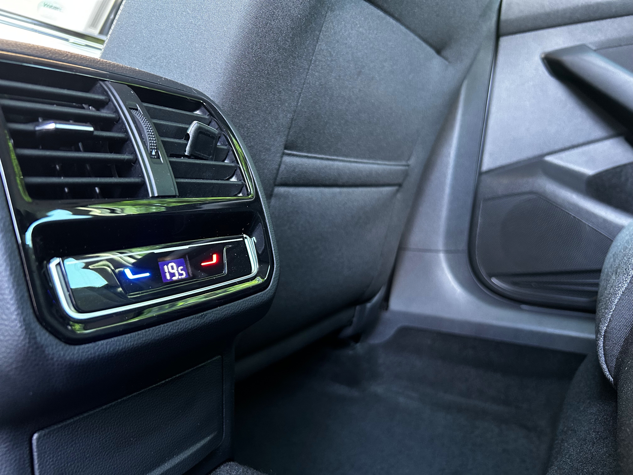 Volkswagen Passat Variant 2.0 TDI EVO Business DSG – Obrázok 11