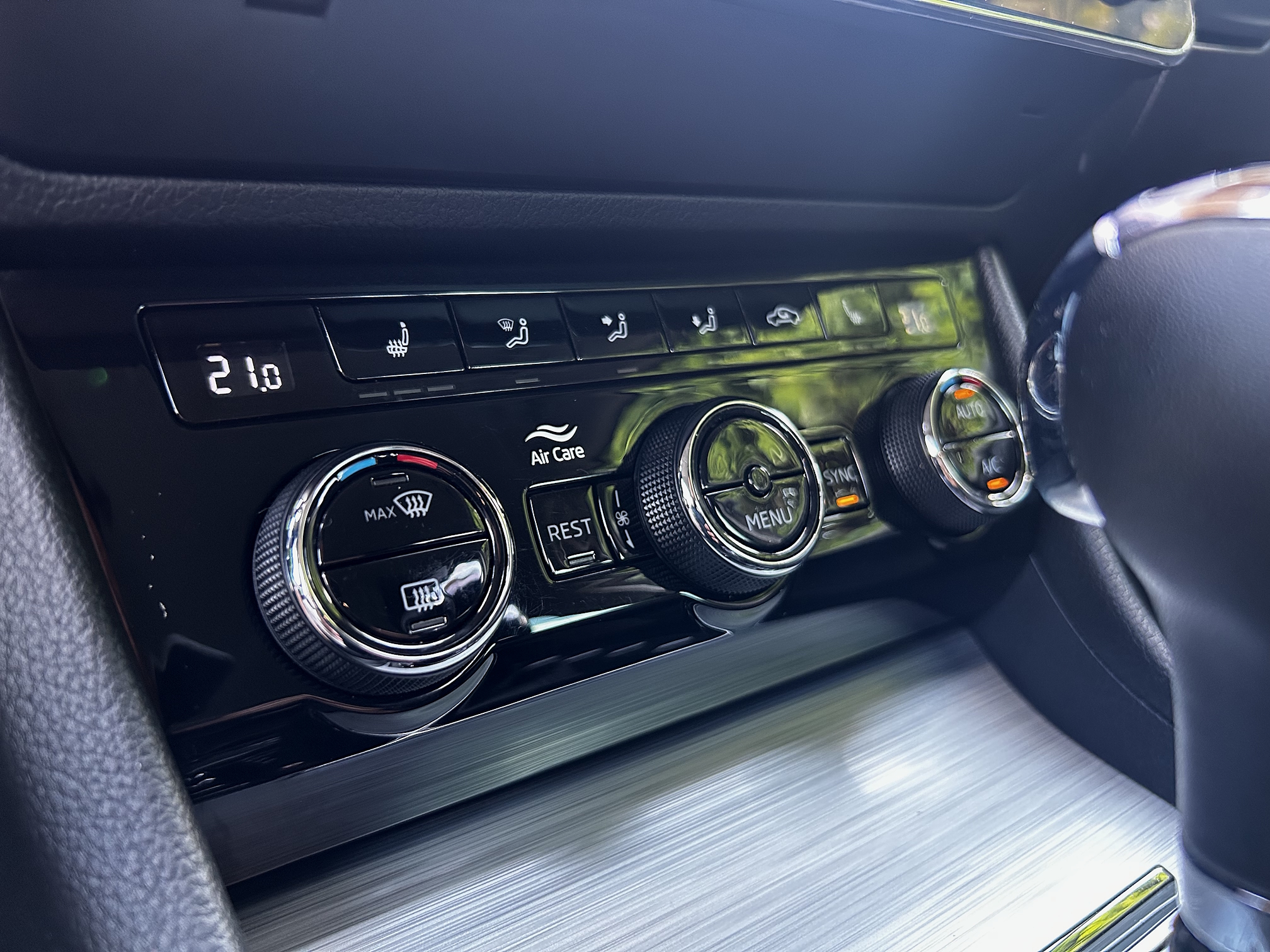 Škoda Superb Combi 2.0 TDI SCR Ambition DSG, ODPOČET DPH – Obrázok 25
