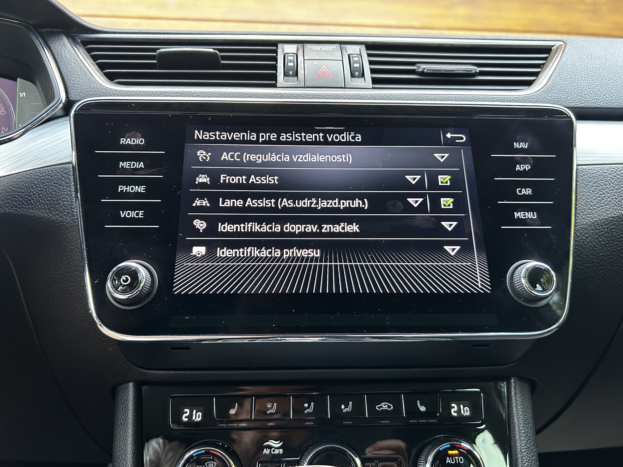 Škoda Superb Combi 2.0 TDI SCR Ambition DSG, ODPOČET DPH – Obrázok 33