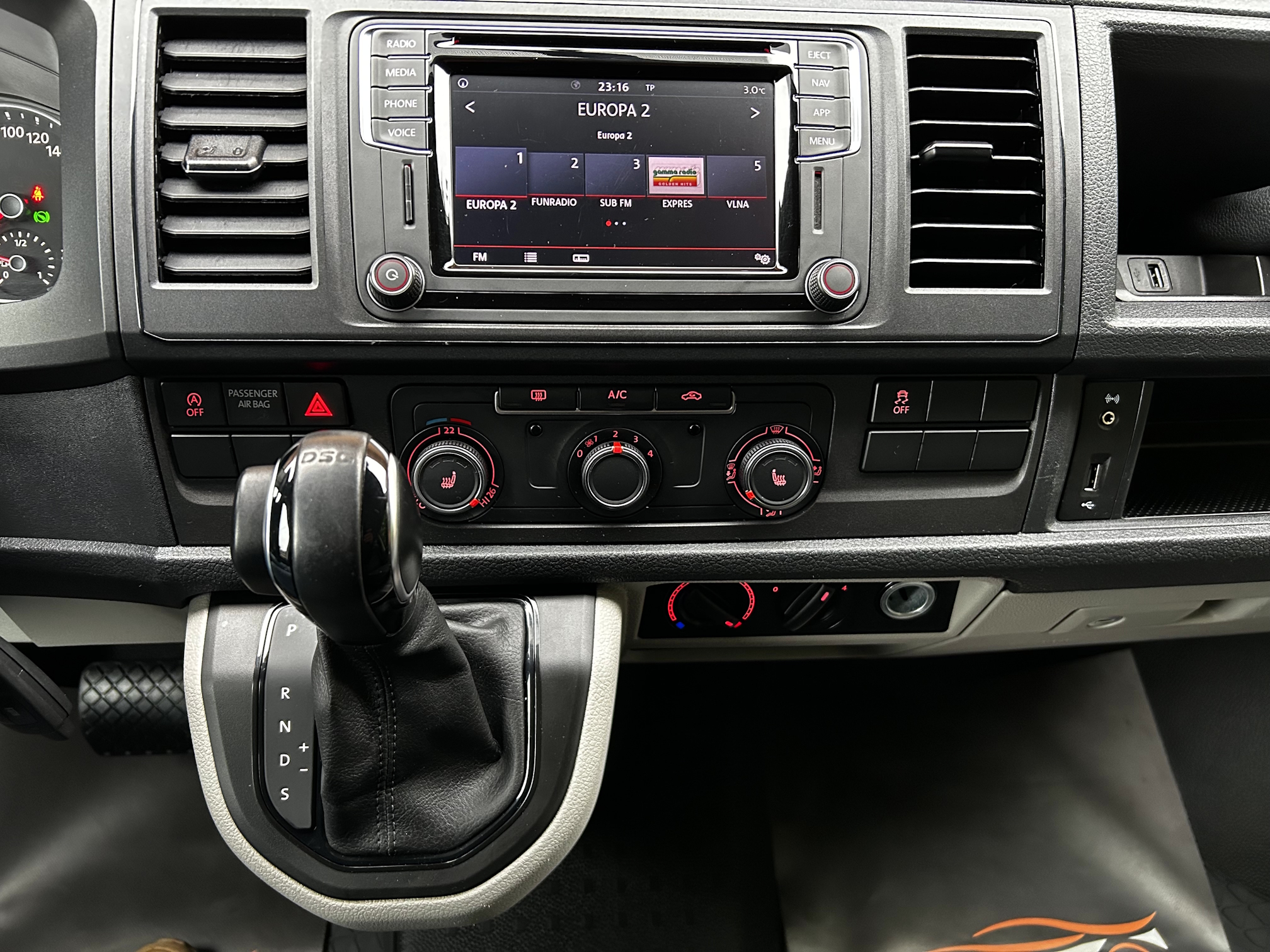 Volkswagen T6 Transporter 2.0TDi 4Motion DSG Biturbo Webasto – Obrázok 21