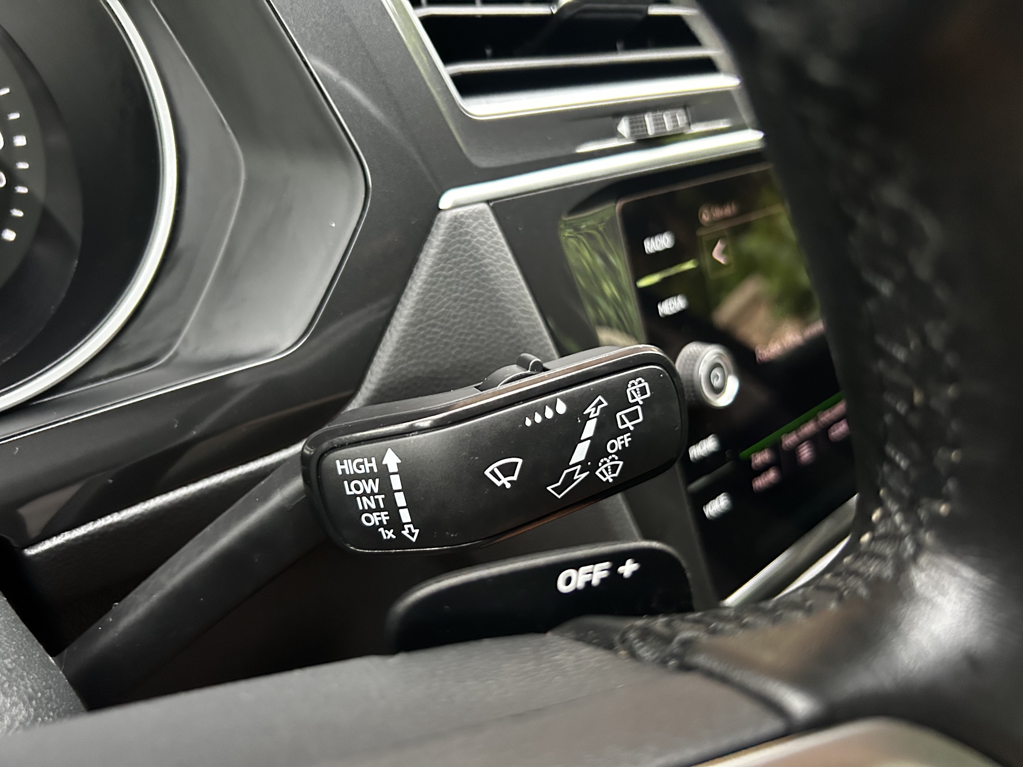 Volkswagen Tiguan 1.5 TSI EVO Elegance DSG – Obrázok 23