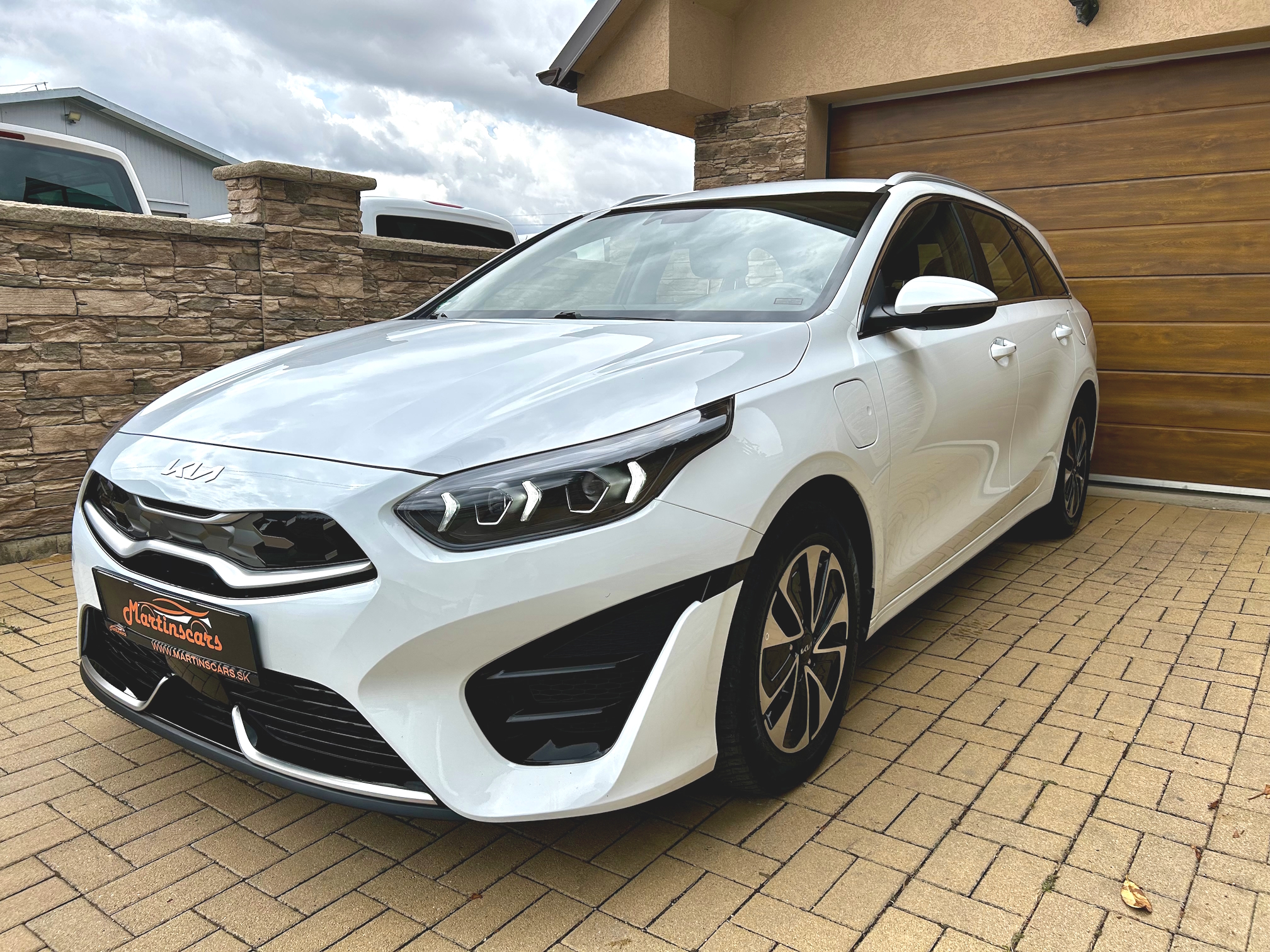 Kia Ceed SW 1.6 GDi Plug-in hybrid Gold A/T – Obrázok 2