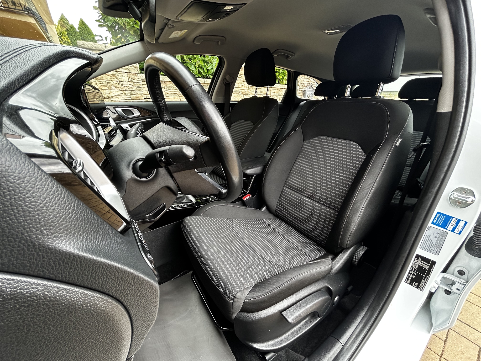 Kia Ceed SW 1.6 GDi Plug-in hybrid Gold A/T – Obrázok 9