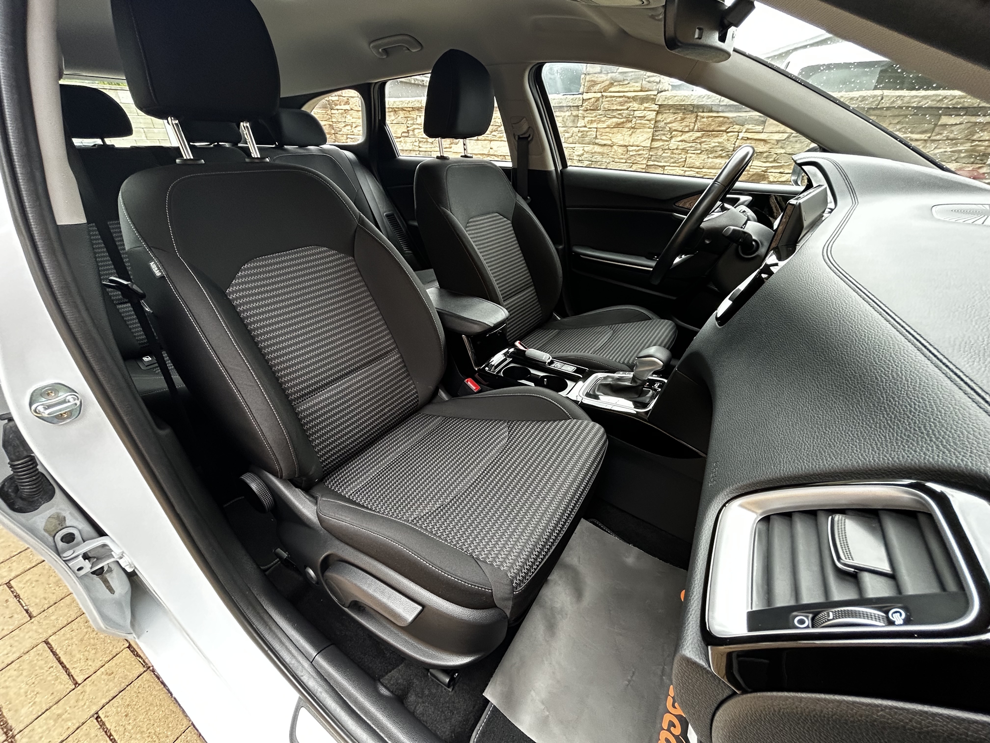Kia Ceed SW 1.6 GDi Plug-in hybrid Gold A/T – Obrázok 15
