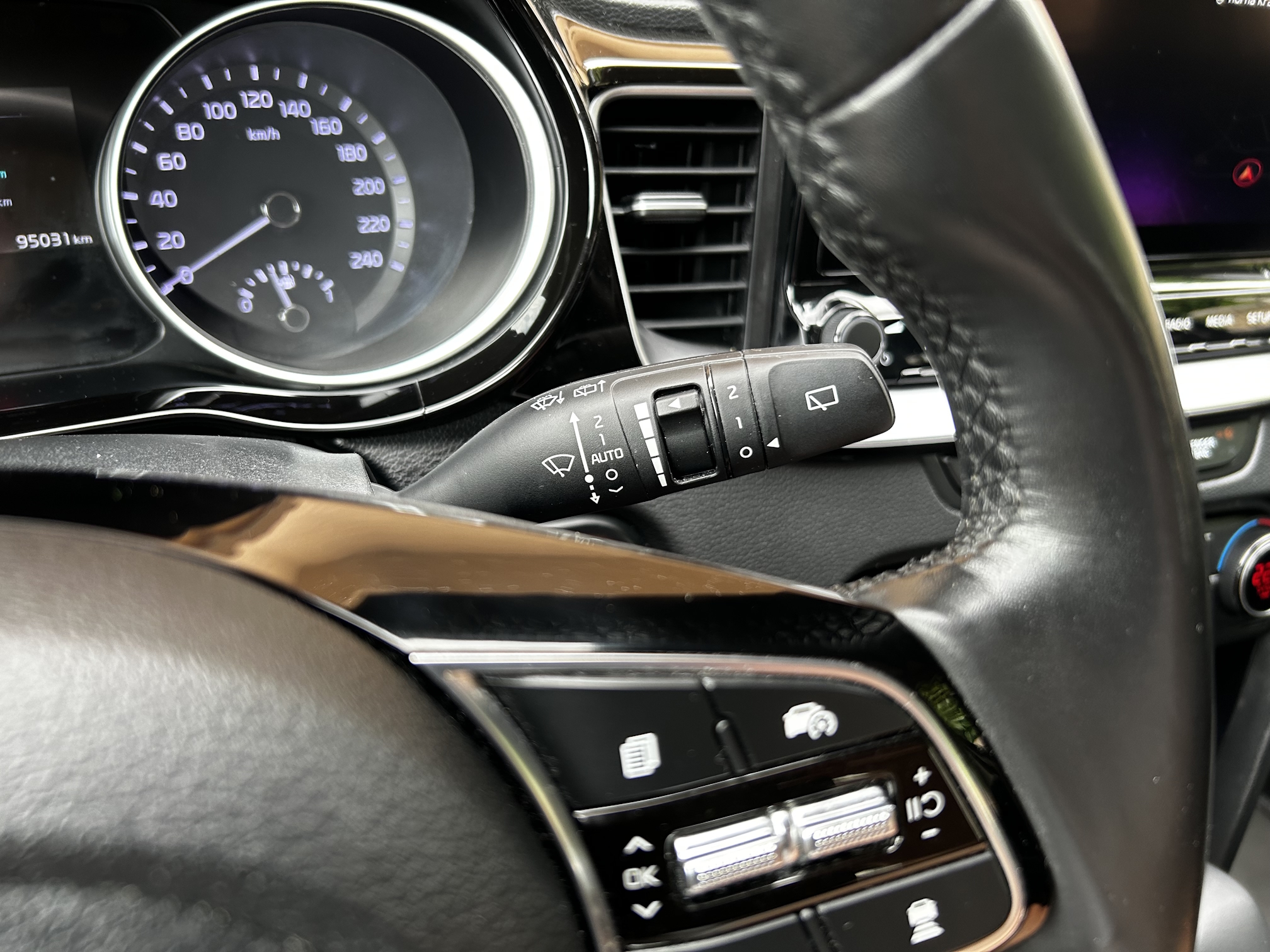 Kia Ceed SW 1.6 GDi Plug-in hybrid Gold A/T – Obrázok 22
