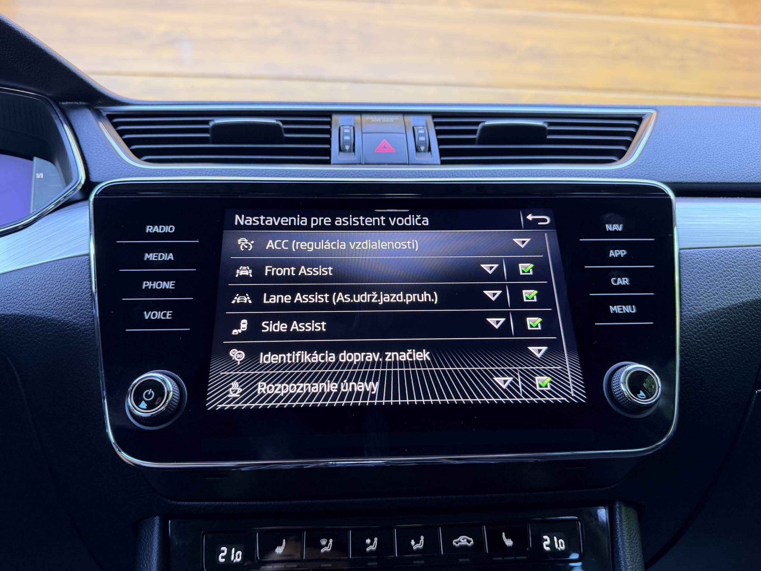 Škoda Superb Combi 2.0 TDI SCR Style DSG, ODPOČET DPH – Obrázok 35