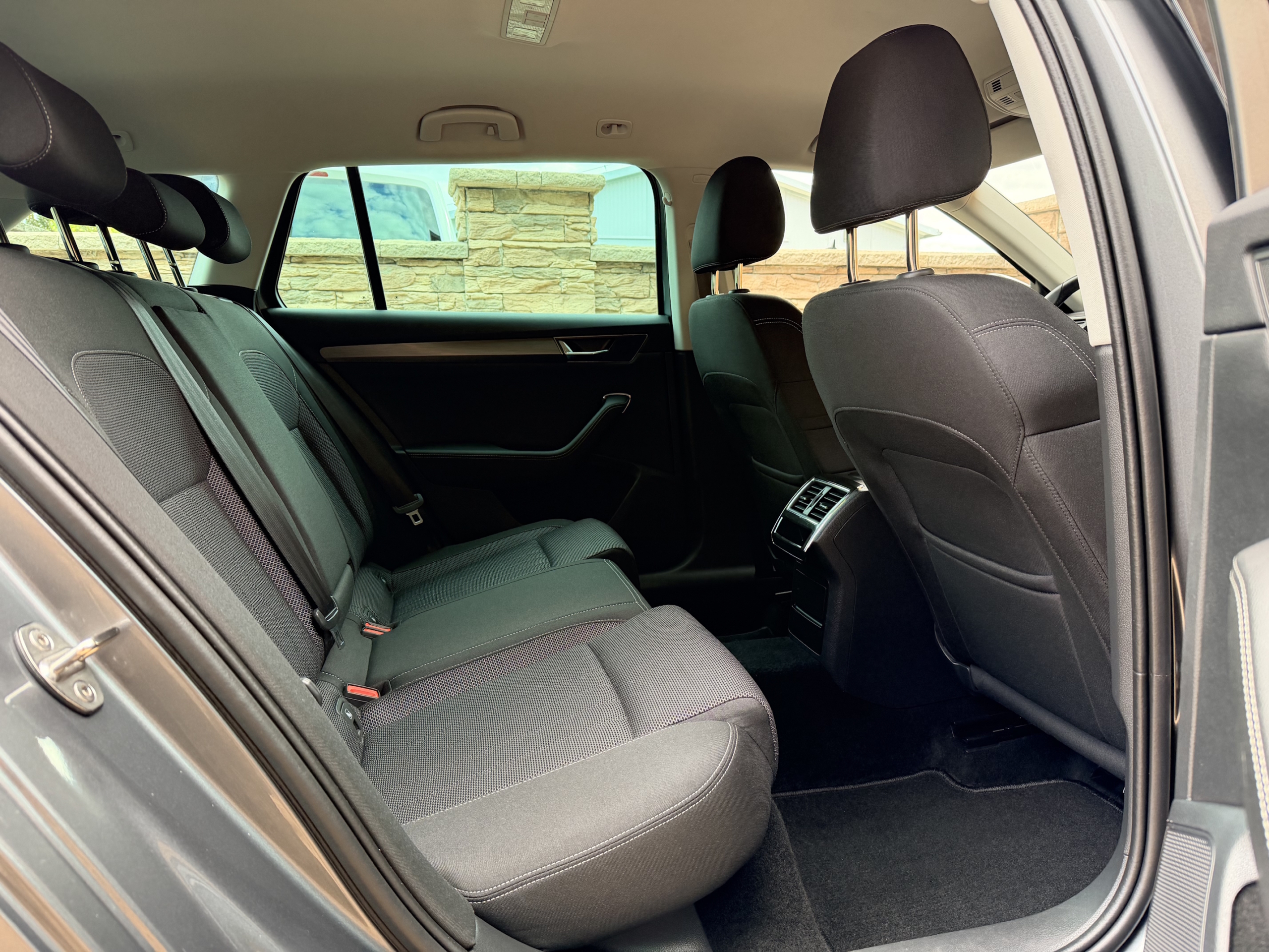 Škoda Superb Combi 2.0 TDI SCR Style DSG – Obrázok 14